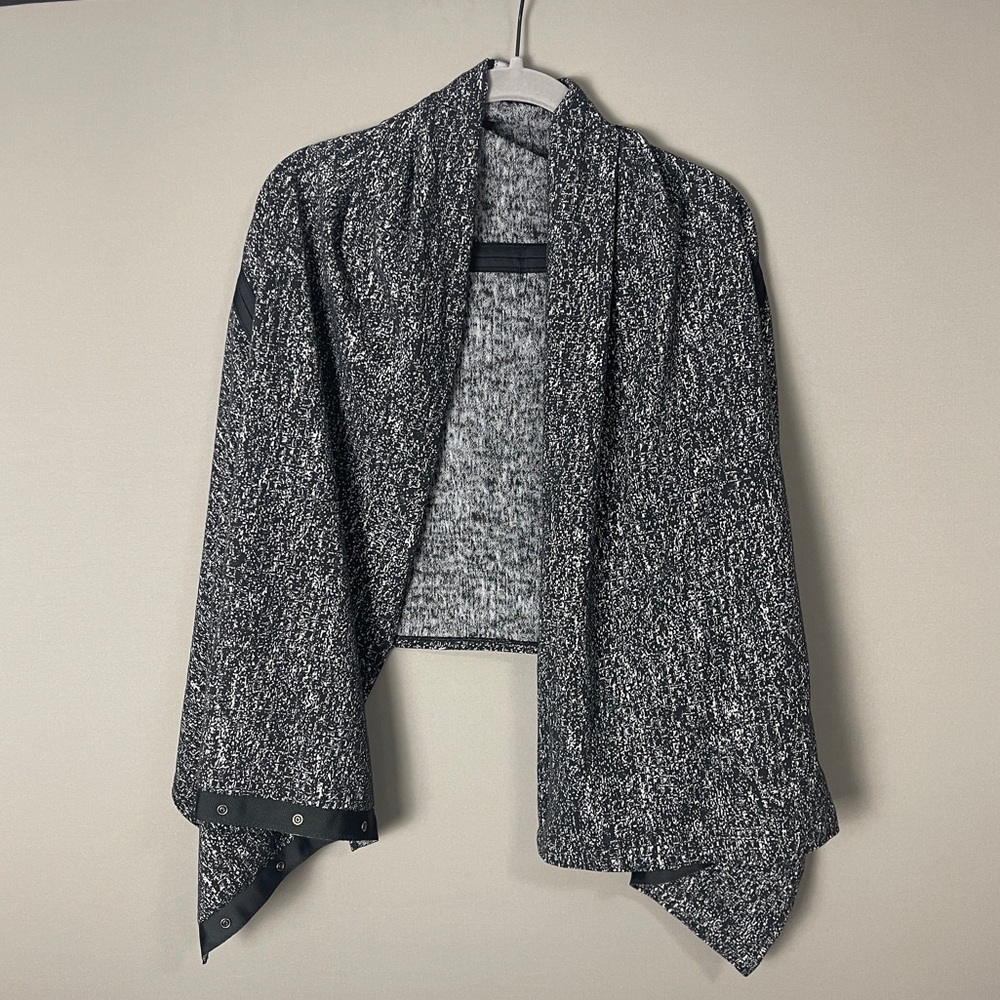 Lululemon Customizable Snap Scarf (Limited Edition Print)